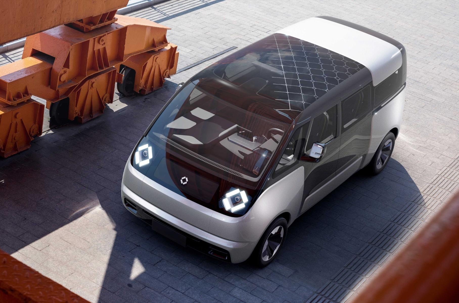 Окреме VIP-місце і вбудований автомат з напоями: в Китаї показали таксі майбутнього