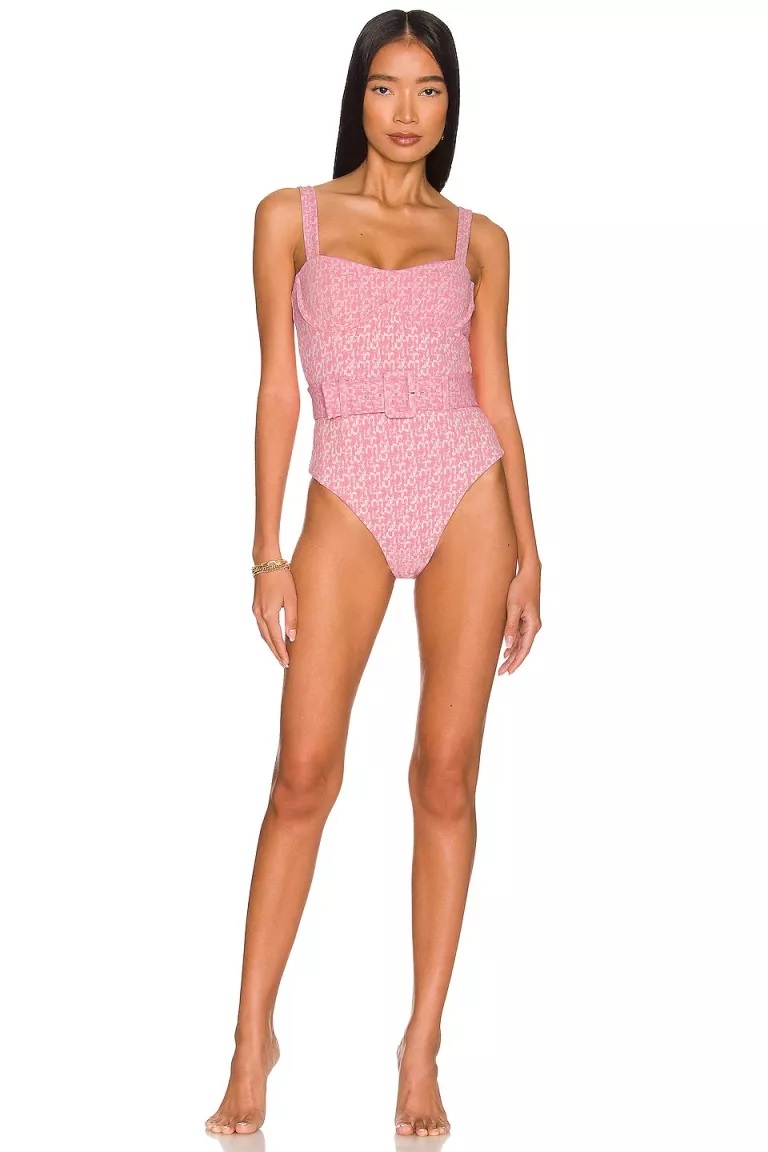 Наймодніші купальники літа 2022: 5 головних трендів