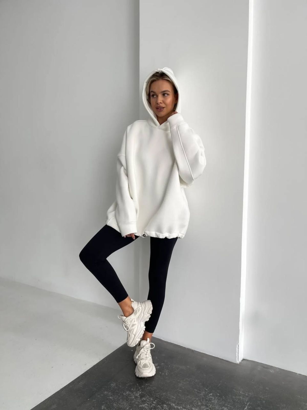 Как носить главный цвет 2026 года: модные идеи с белым Cloud Dancer