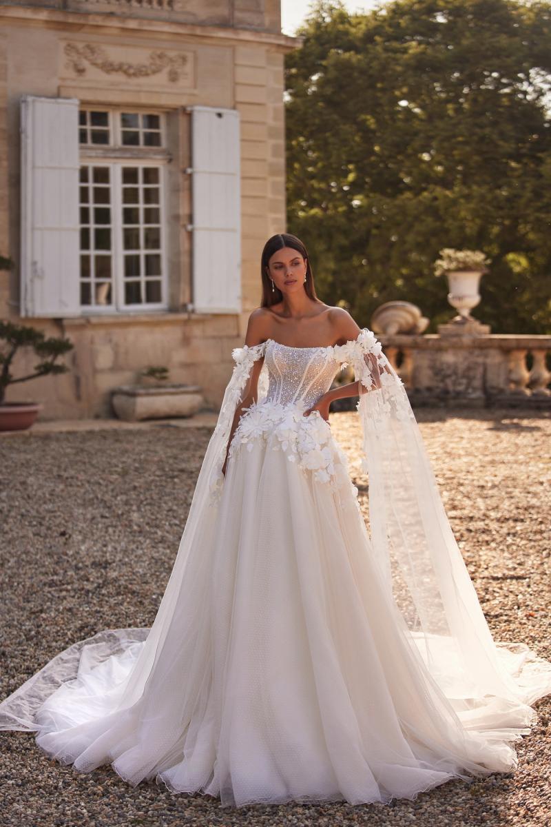 Станьте самой красивой невестой: названы тренды свадебных платьев в 2025 году