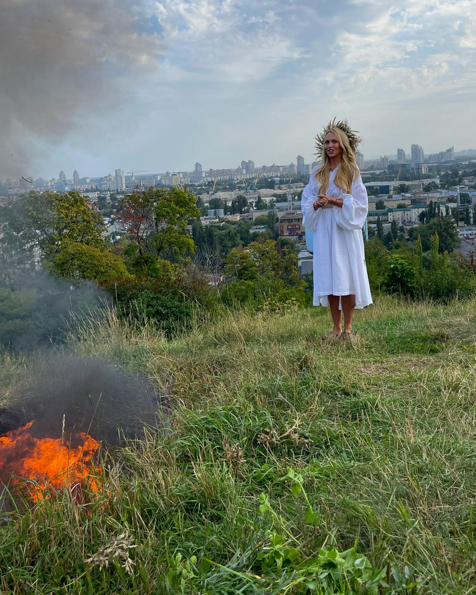 Оля Полякова спалила свій кокошник. Зробила вона це в містичний спосіб (фото)