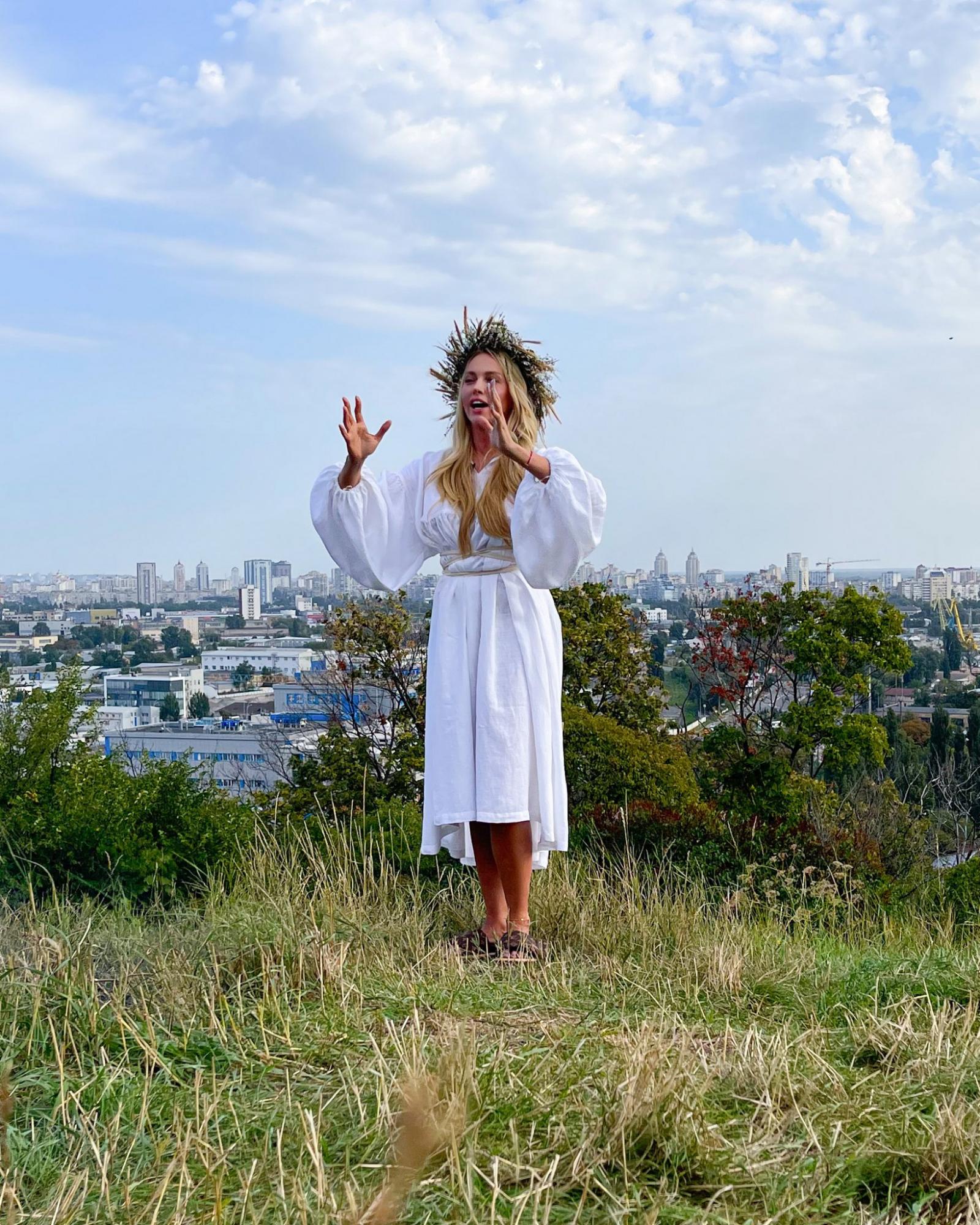 Оля Полякова спалила свій кокошник. Зробила вона це в містичний спосіб (фото)