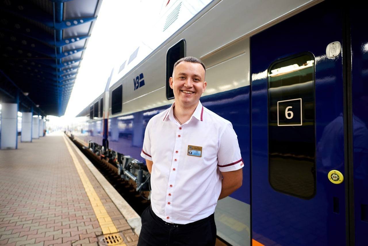 УЗ запустила уже второй двухэтажный поезд: где он курсирует и как выглядит