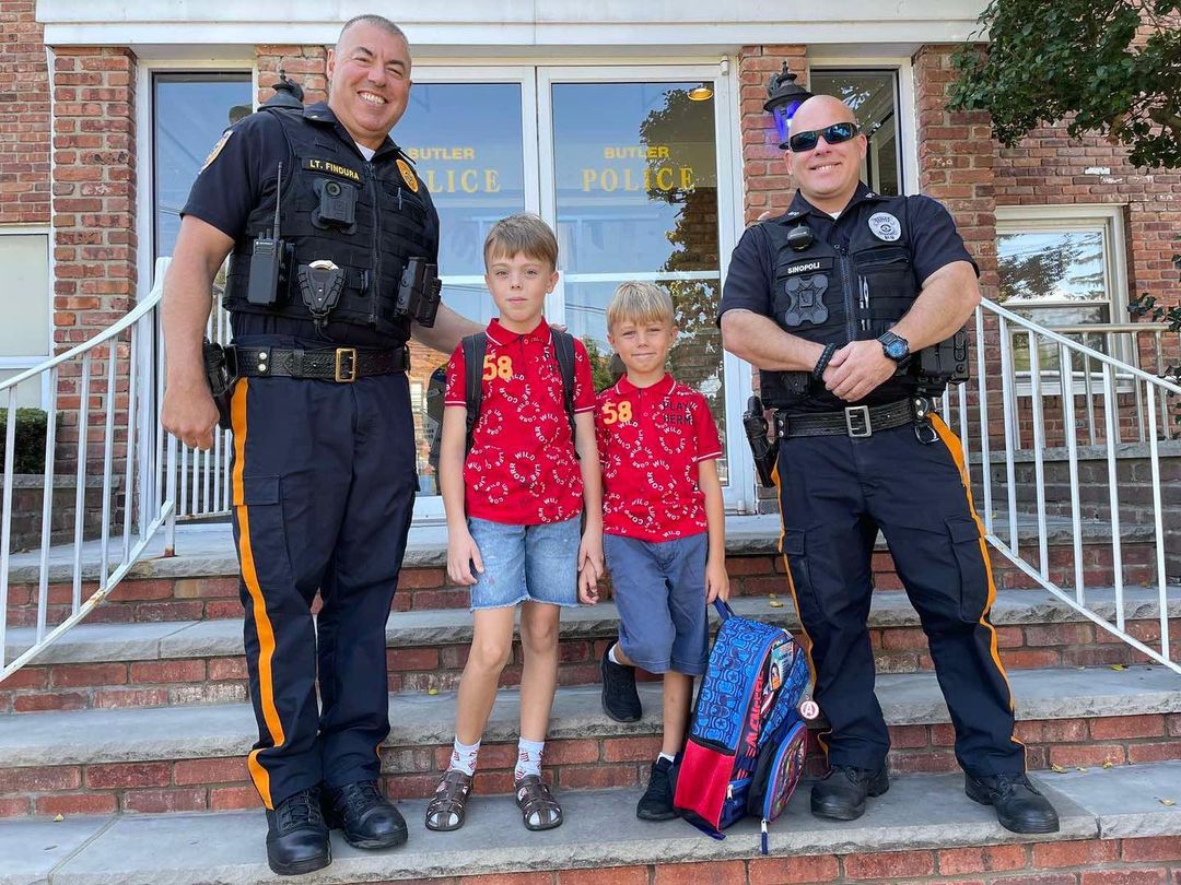 &quot;Так працює добро&quot;: до синів Тараса Тополі у США приїхала поліція з подарунками (фото)