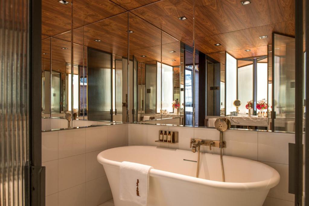 Навіть сніданок не включений. Дивіться, як виглядає готельний номер за 147 тисяч