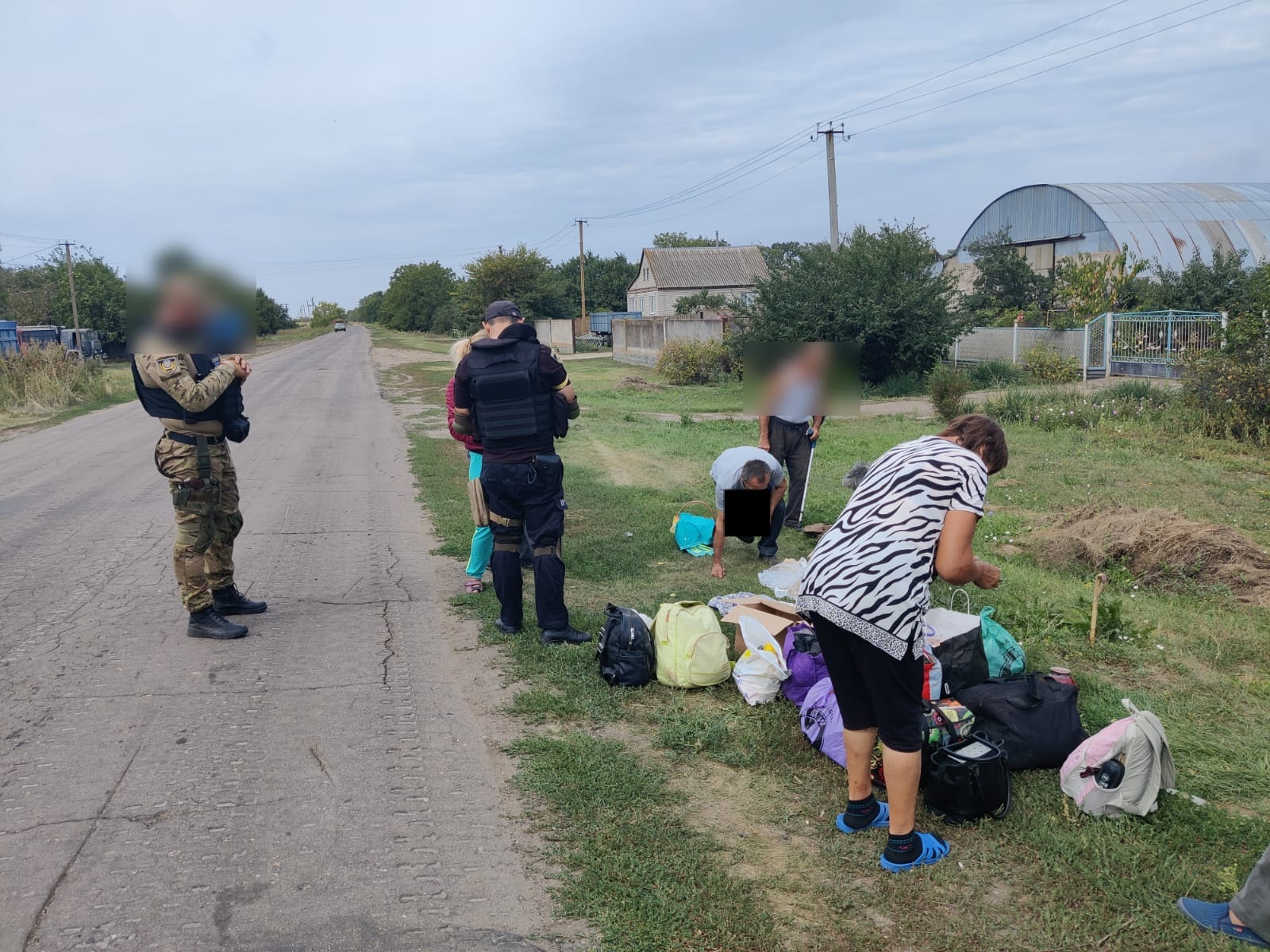 Пішки та вбрід під обстрілами: у Херсонській області пенсіонери самостійно вийшли з окупації