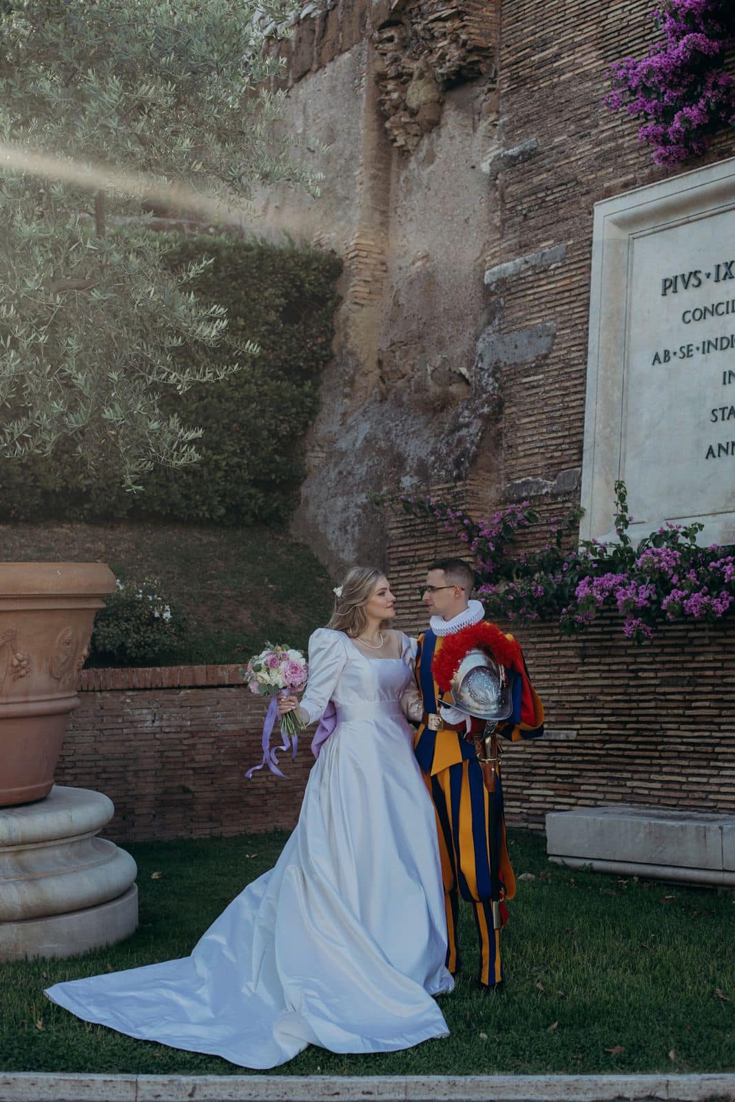 У Ватикані капрал охорони Папи Римського одружився з українкою: захоплюючі фото з весілля