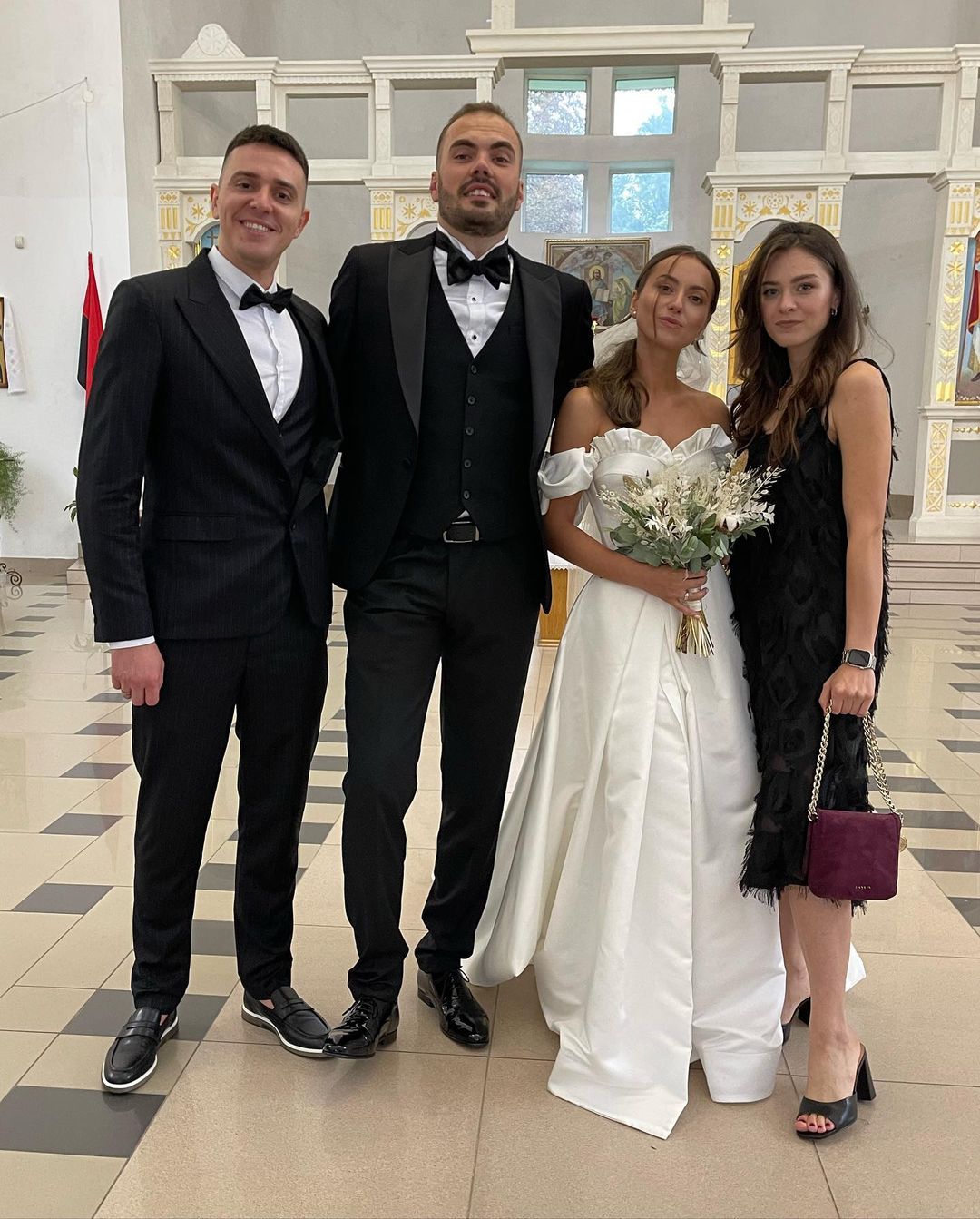 Вийшла заміж за воїна ЗСУ: Горбунов показав чуттєві фото з весілля племінниці