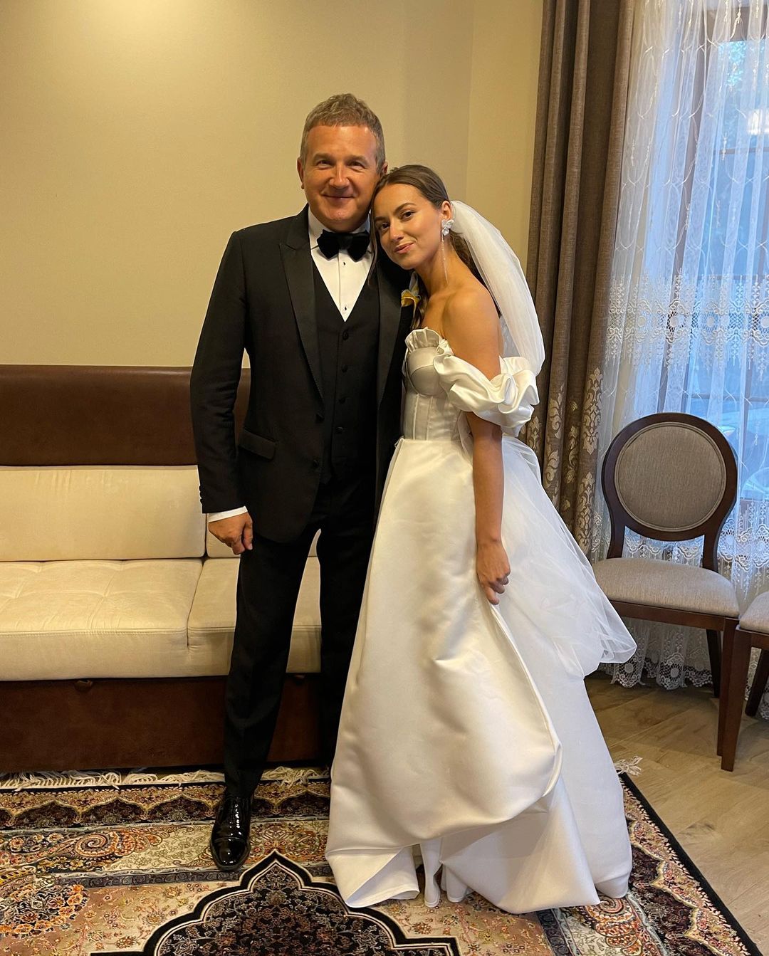 Вийшла заміж за воїна ЗСУ: Горбунов показав чуттєві фото з весілля племінниці