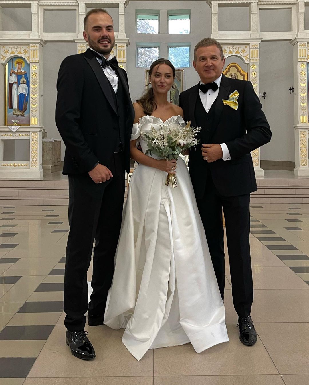 Вийшла заміж за воїна ЗСУ: Горбунов показав чуттєві фото з весілля племінниці