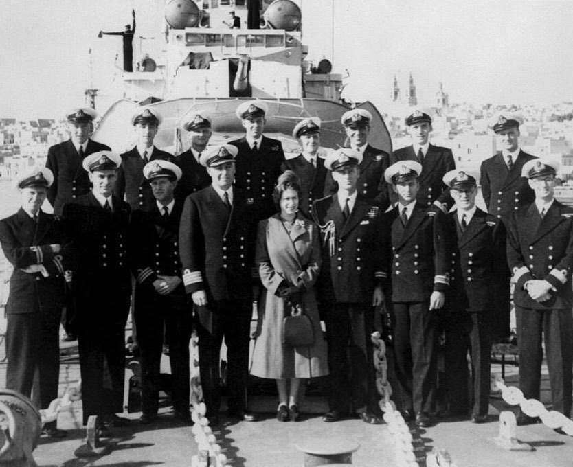 Світу нагадали про особливі стосунки Єлизавети ІІ з військовими (фото)