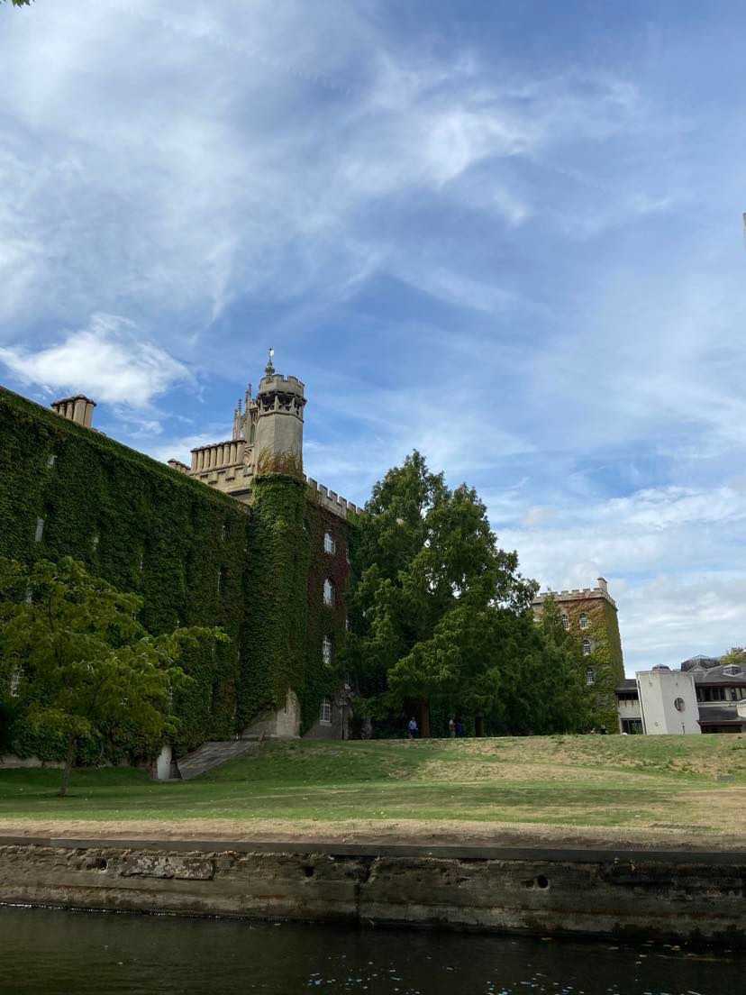 Дисциплина, форма и штрафы за "прогулы". Что ждет украинцев в школах Британии