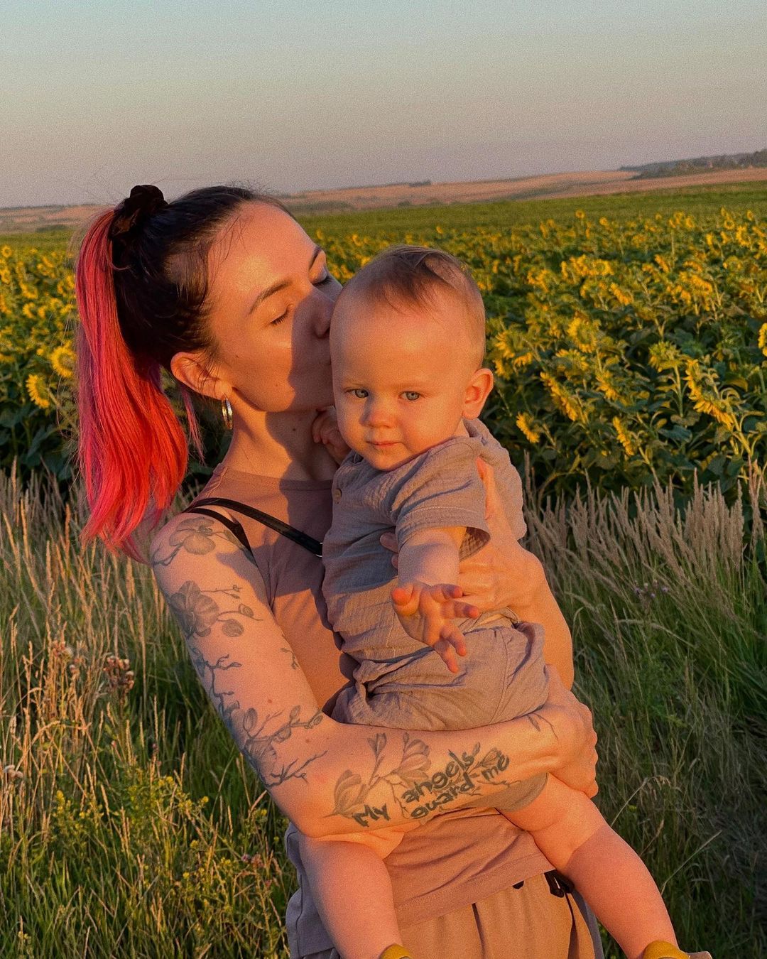 &quot;Полный трэш&quot;: MamaRika рассказала, какие трудности испытала во время концертов в Европе