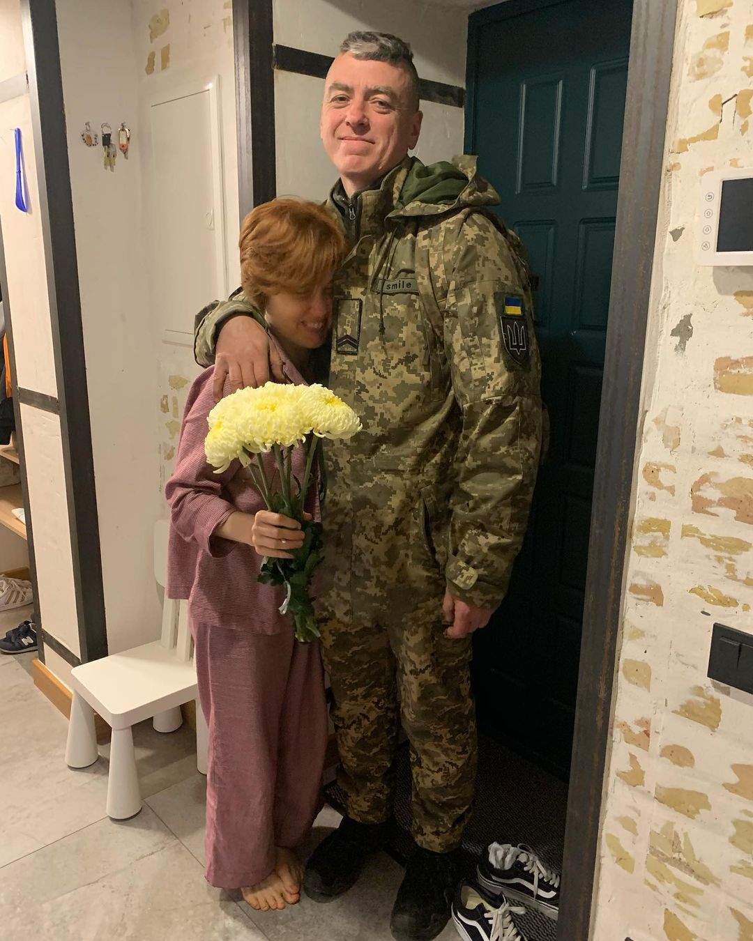 Художница Гапчинская показала трогательное видео, как она с дочкой встречала мужа с передовой