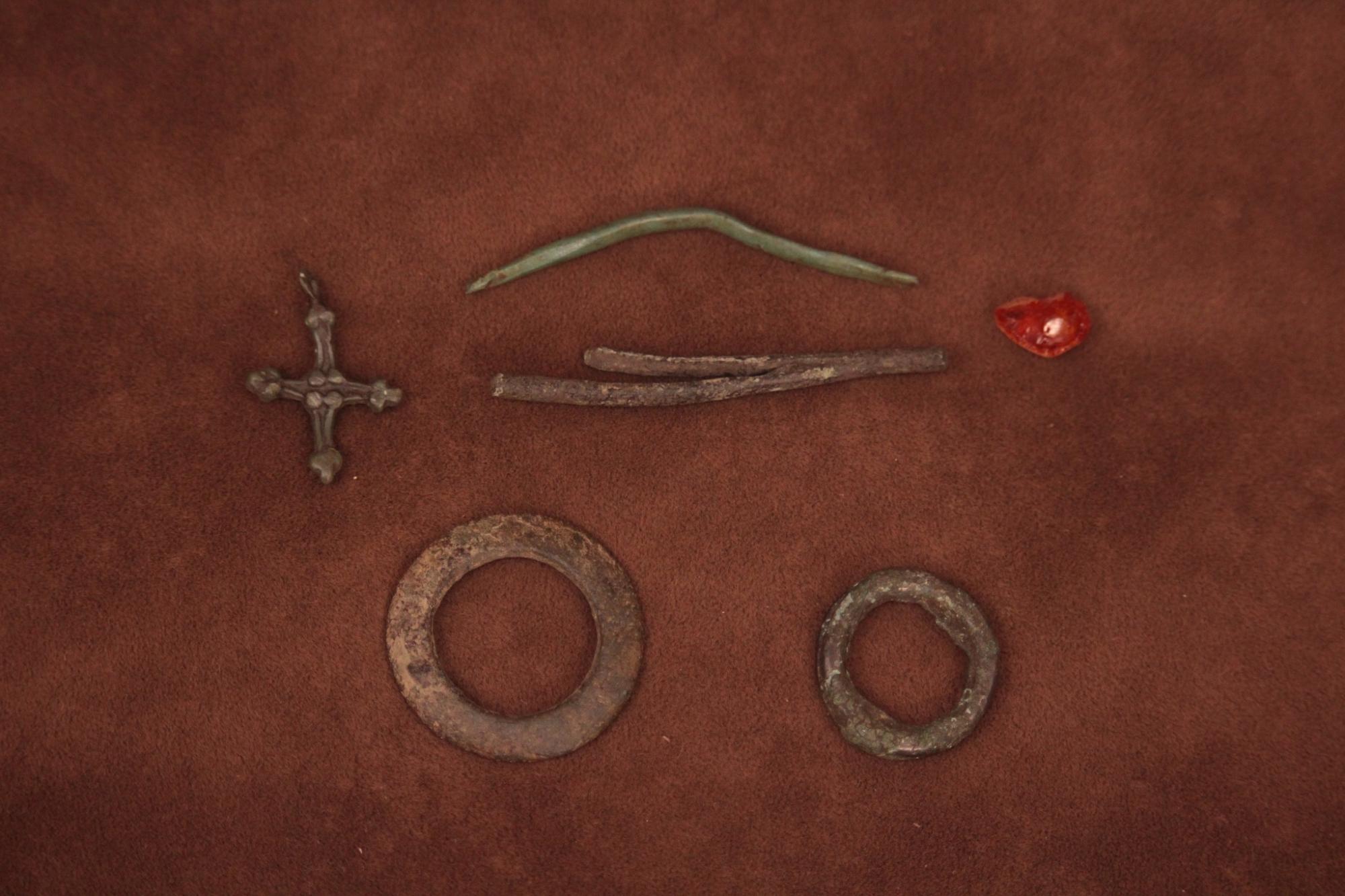 Под Львовом археологи раскопали славянские жилища, которым тысяча лет: фото артефактов