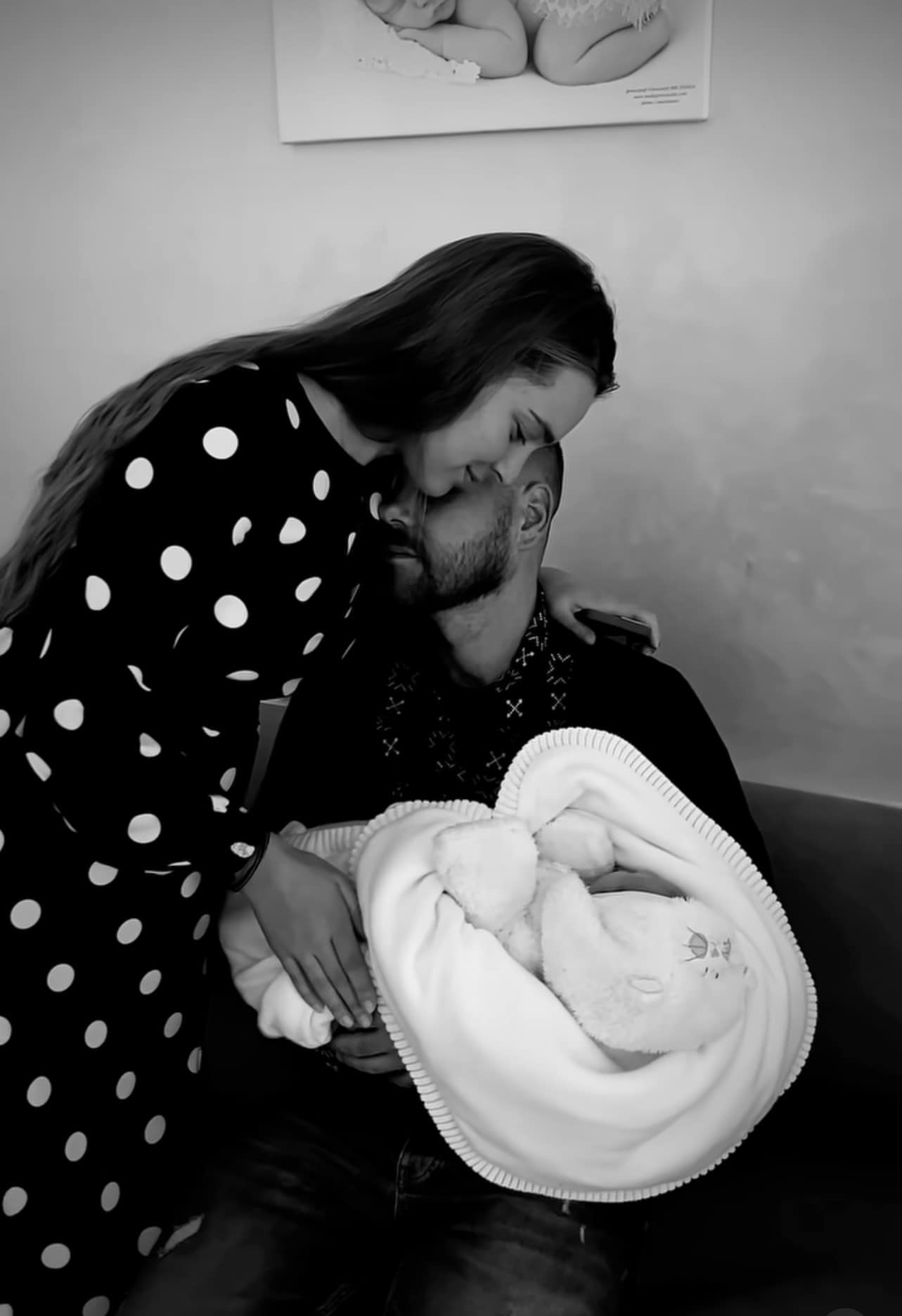 Захисник Маріуполя пройшов полон і встиг до народження первістка: милі відео і фото сім'ї &quot;азовця&quot;