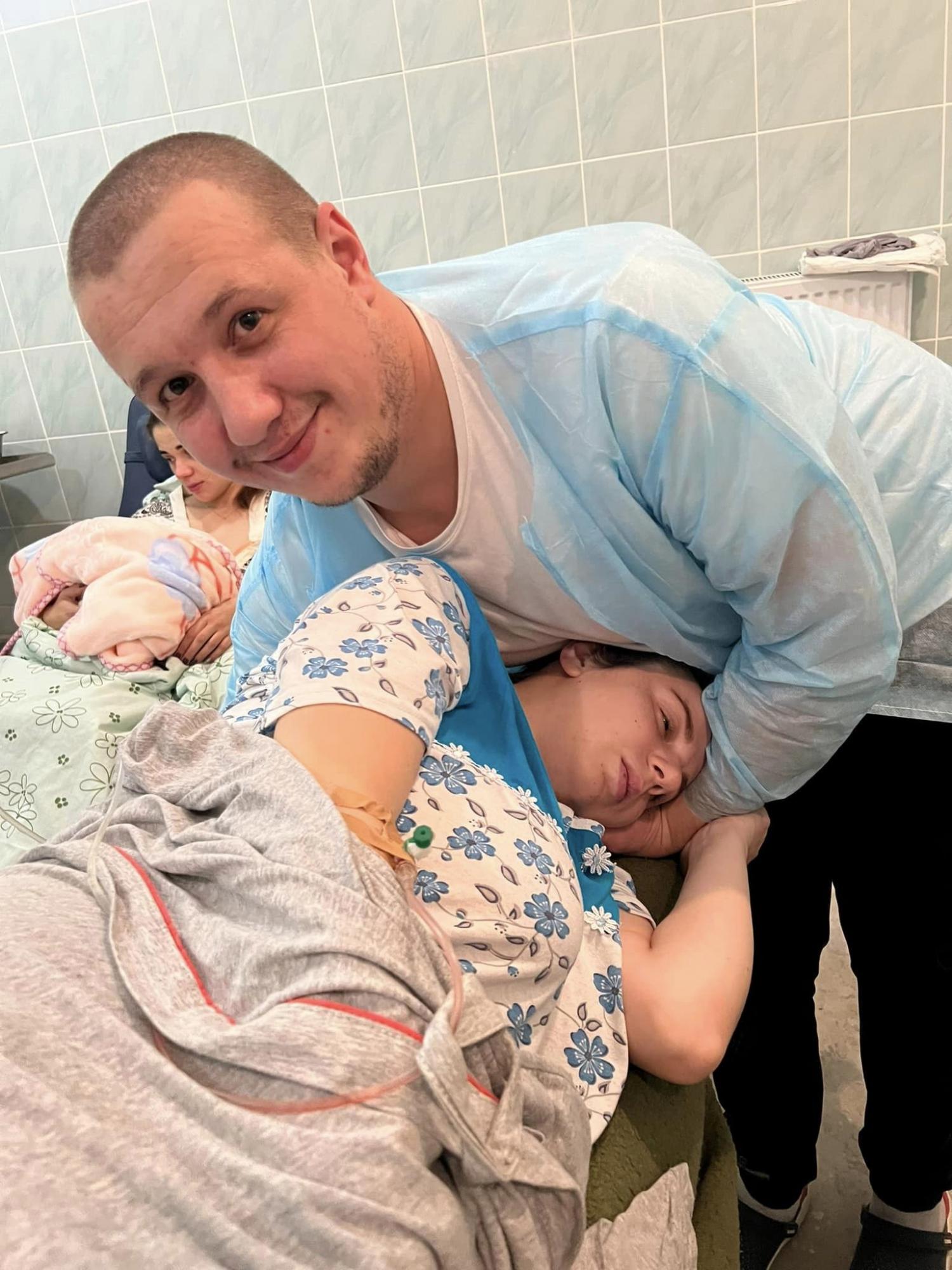 Життя триває: під час масового обстрілу в бомбосховищі Калуша народився малюк