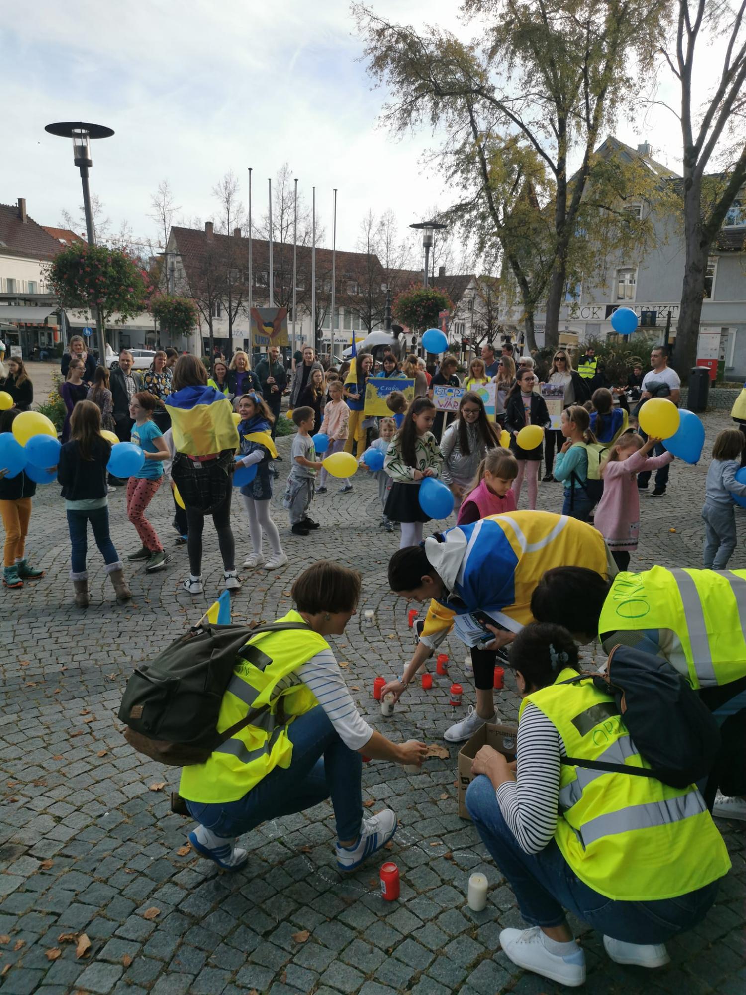 У Німеччині люди вийшли на підтримку українців і нагадали світу про війну: промовисті фото