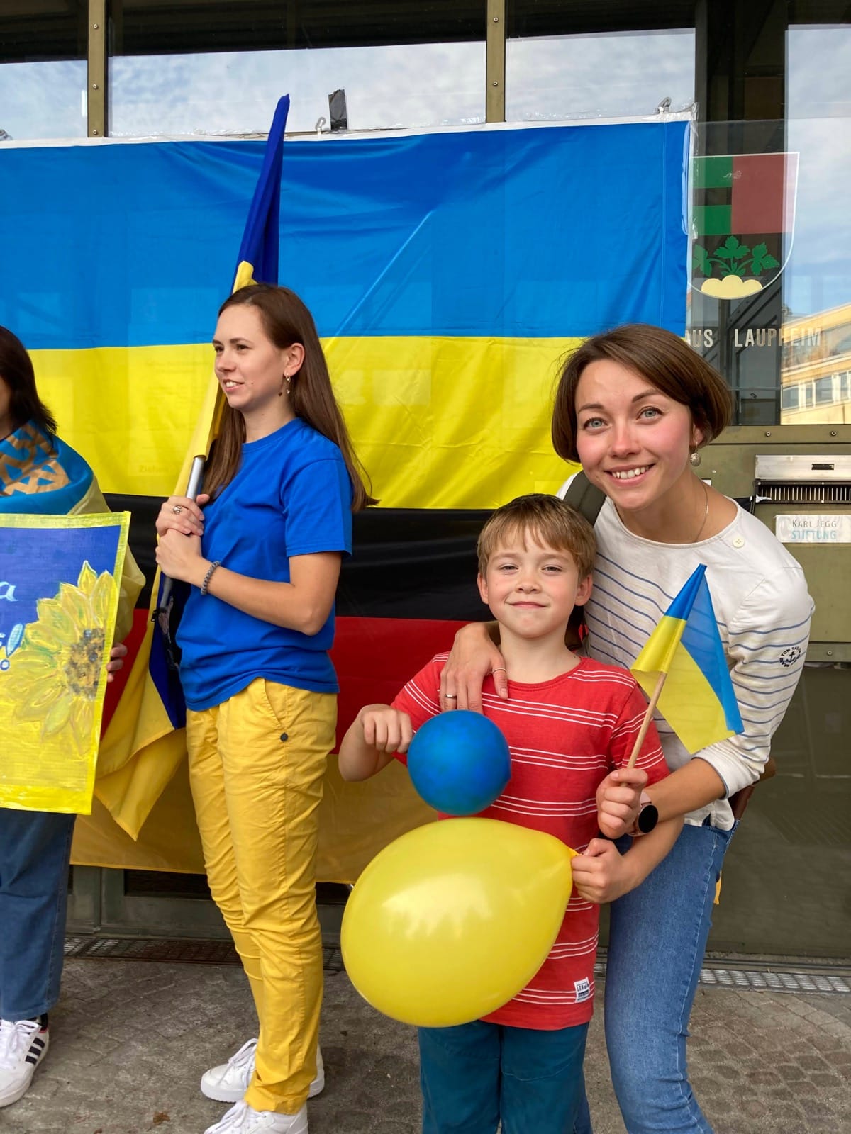 У Німеччині люди вийшли на підтримку українців і нагадали світу про війну: промовисті фото