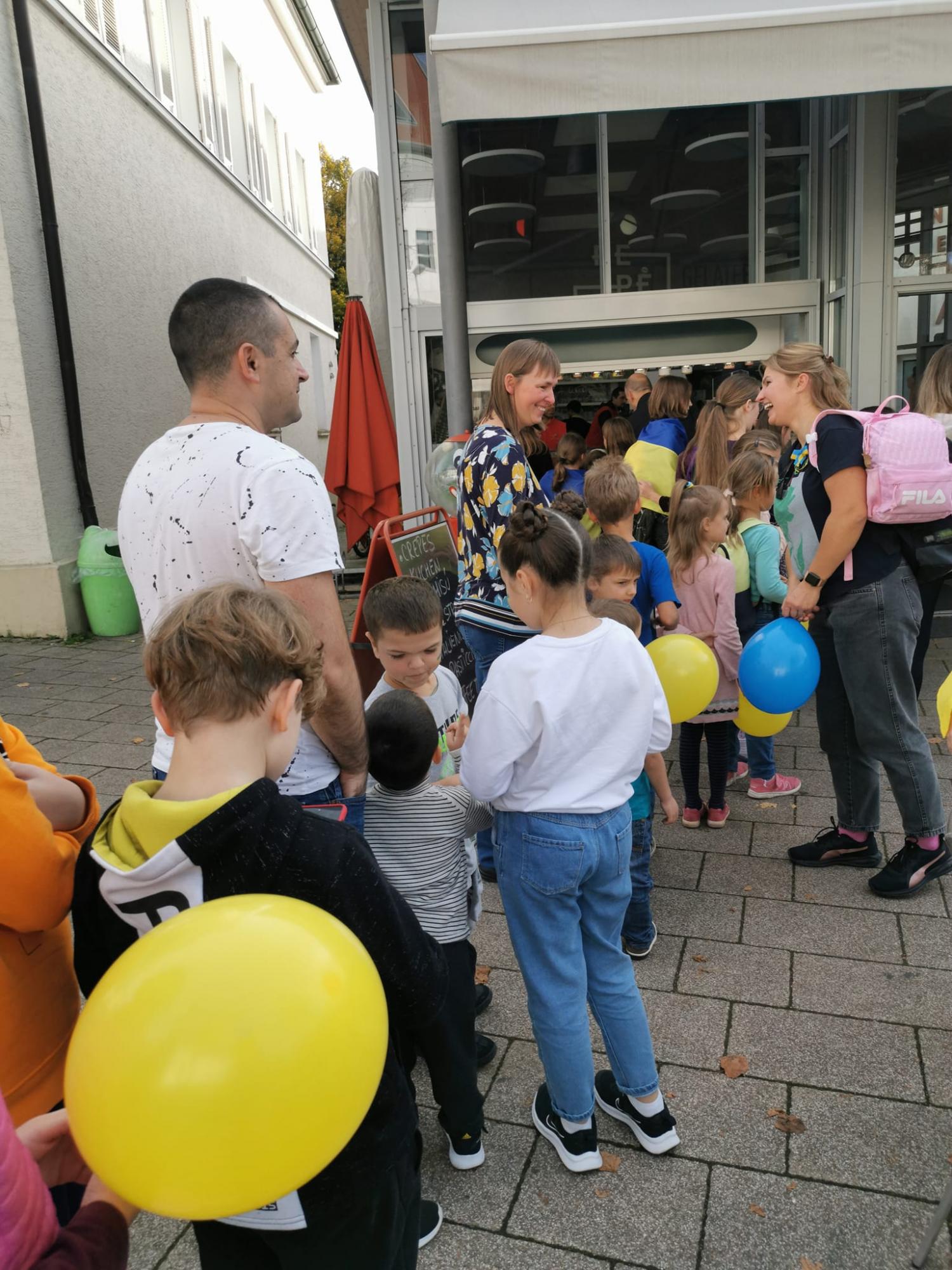 У Німеччині люди вийшли на підтримку українців і нагадали світу про війну: промовисті фото