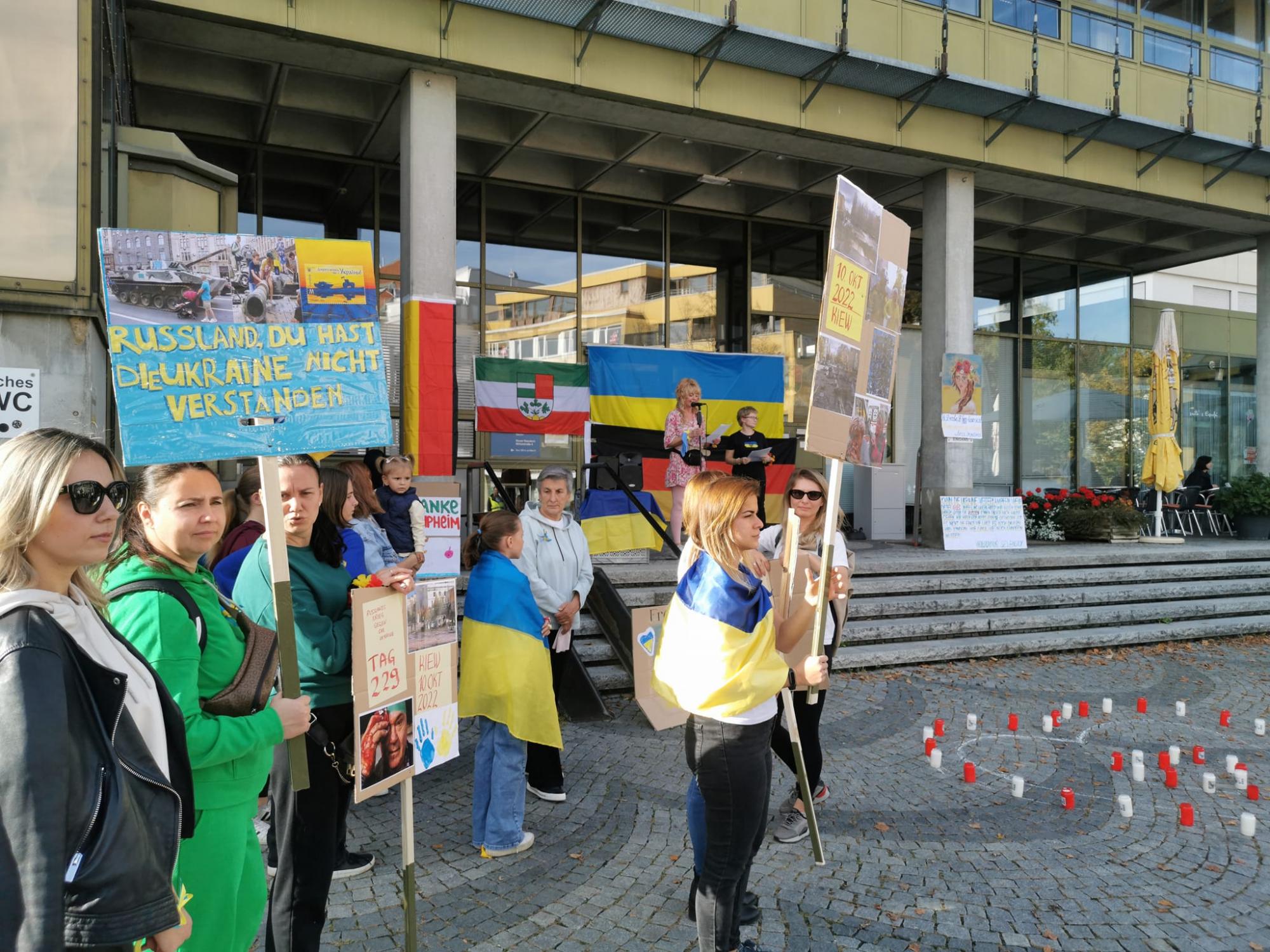 У Німеччині люди вийшли на підтримку українців і нагадали світу про війну: промовисті фото
