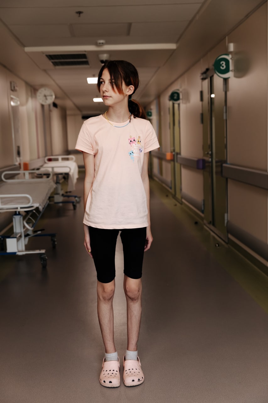 Фотография мамы стала последней: 13-летняя Катя осталась сиротой из-за обстрела вокзала в Краматорске