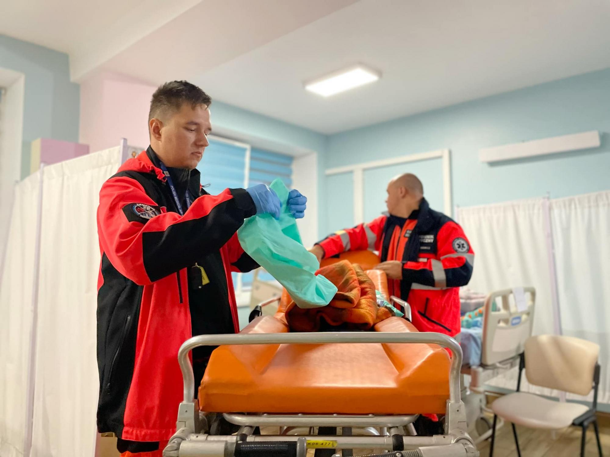 Мріє знову грати в футбол: у Львові лікарі рятують хлопця, який дивом вижив внаслідок обстрілу РФ