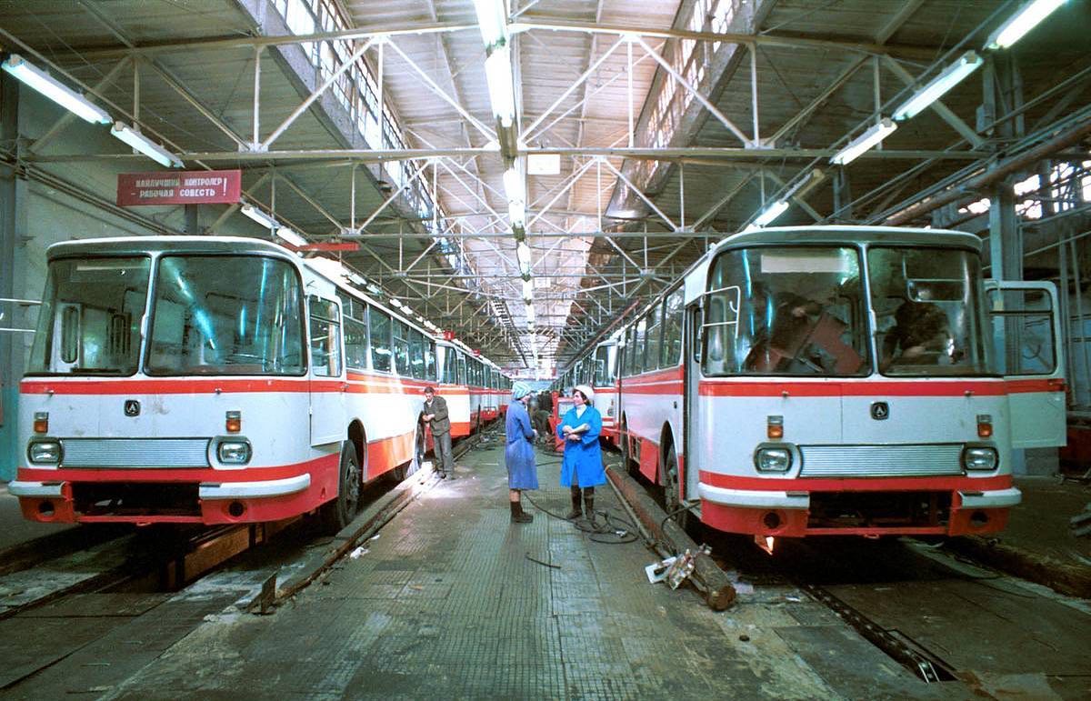 Для асфальту та багнюки: ТОП-5 найміцніших авто, вироблених в Україні