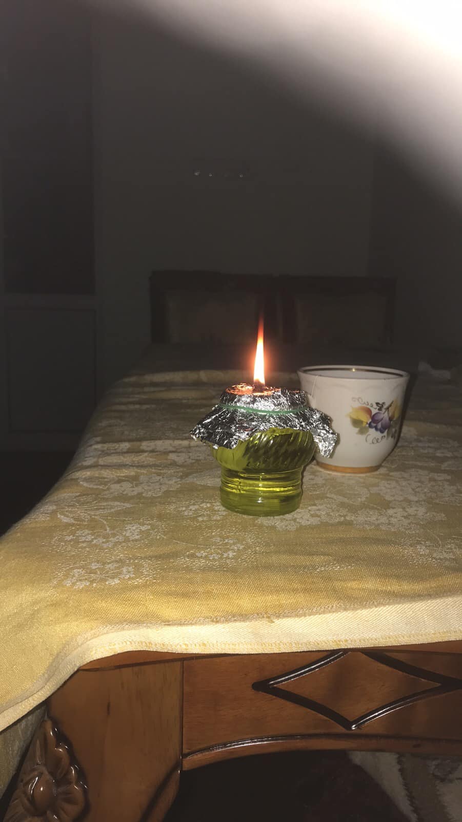 Как сделать каганок без парафина: вам нужны масло, вода и кусочек ваты