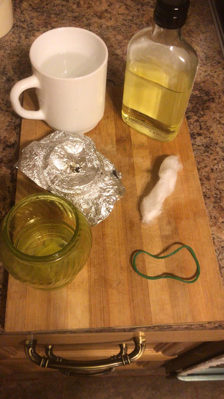 Как сделать каганок без парафина: вам нужны масло, вода и кусочек ваты