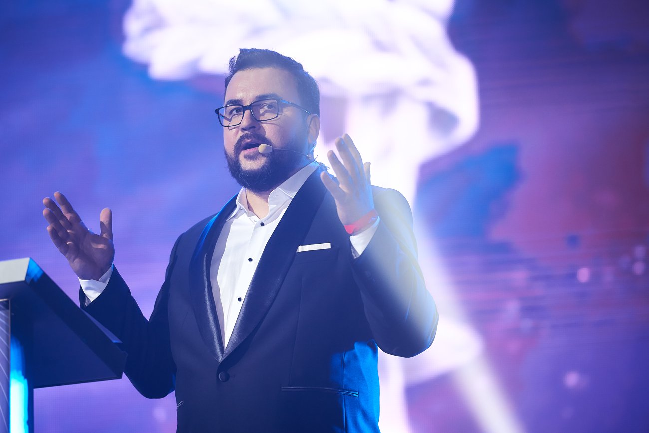 Стали відомі гонорари Лорак і &quot;ВІА Гри&quot; на початку 2000-х: ведучий &quot;плюсів&quot; назвав суми