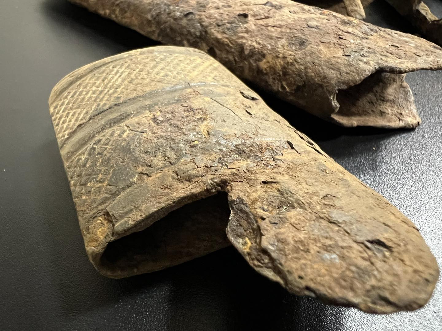 Под видом сельхозтехники. Историческое оружие пытались незаконно вывезти из Украины