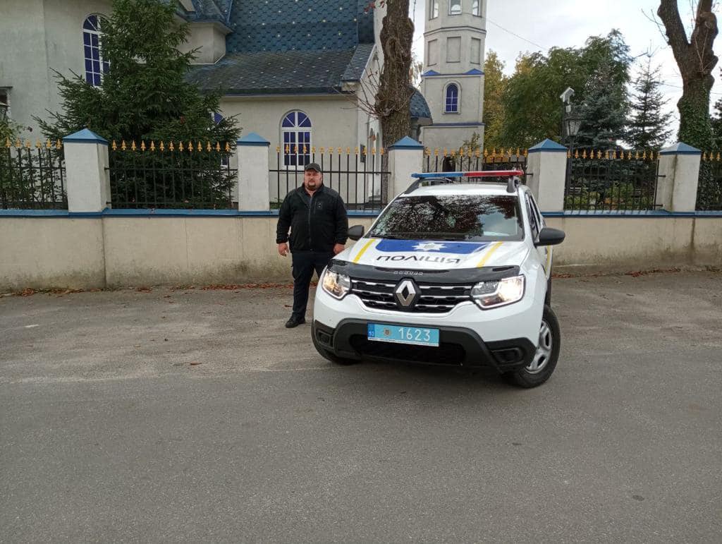 Крутые ребята! Под Киевом полицейские спасли рыбака из водяной ловушки (видео)
