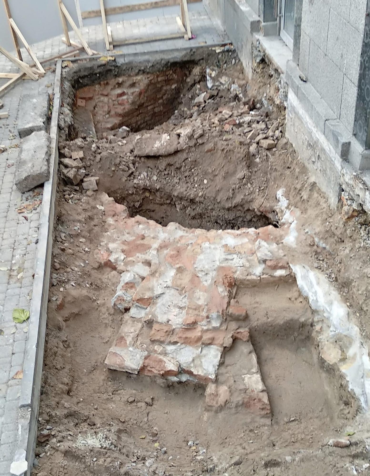 Нова київська таємниця: біля стін Софійського собору знайшли залишки загадкової будівлі (фото)