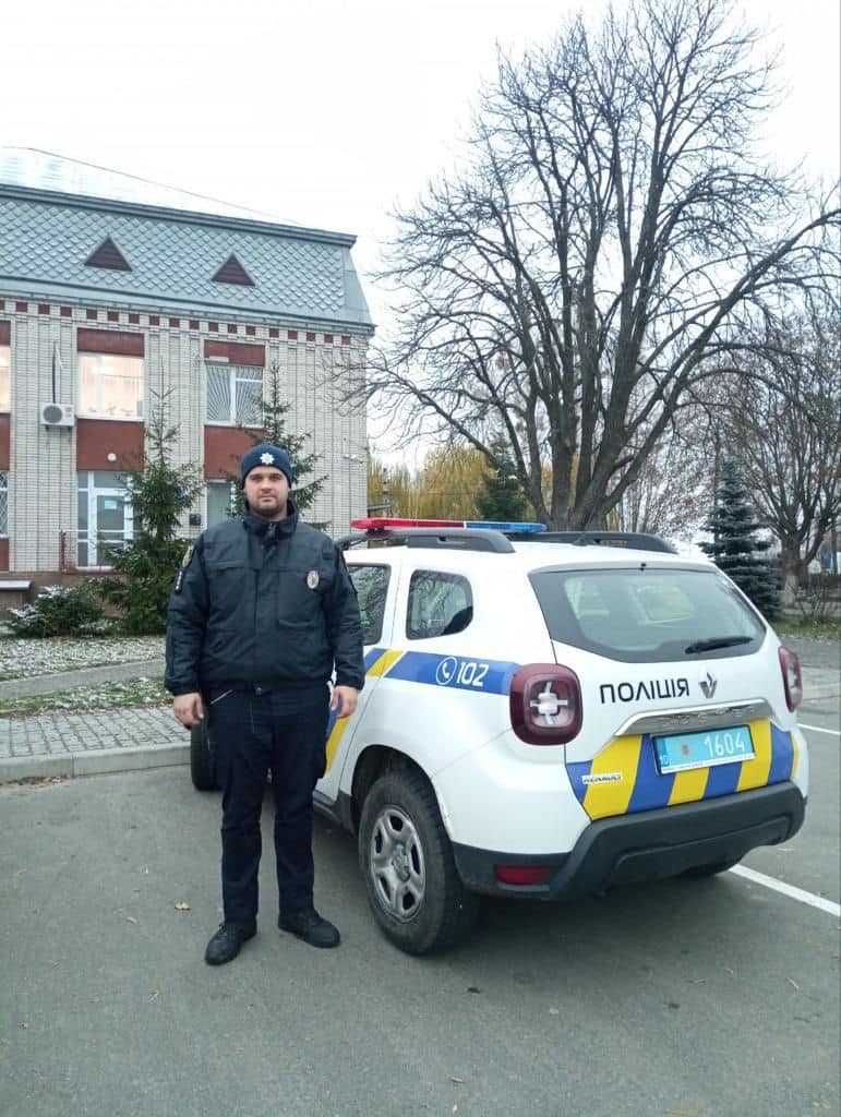 Крутые ребята! Под Киевом полицейские спасли рыбака из водяной ловушки (видео)