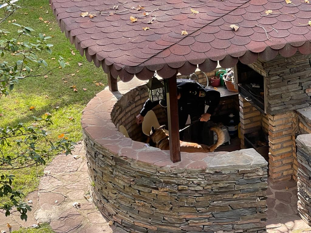 Поліція Іспанії вдруге оточила територію посольства України: що відомо