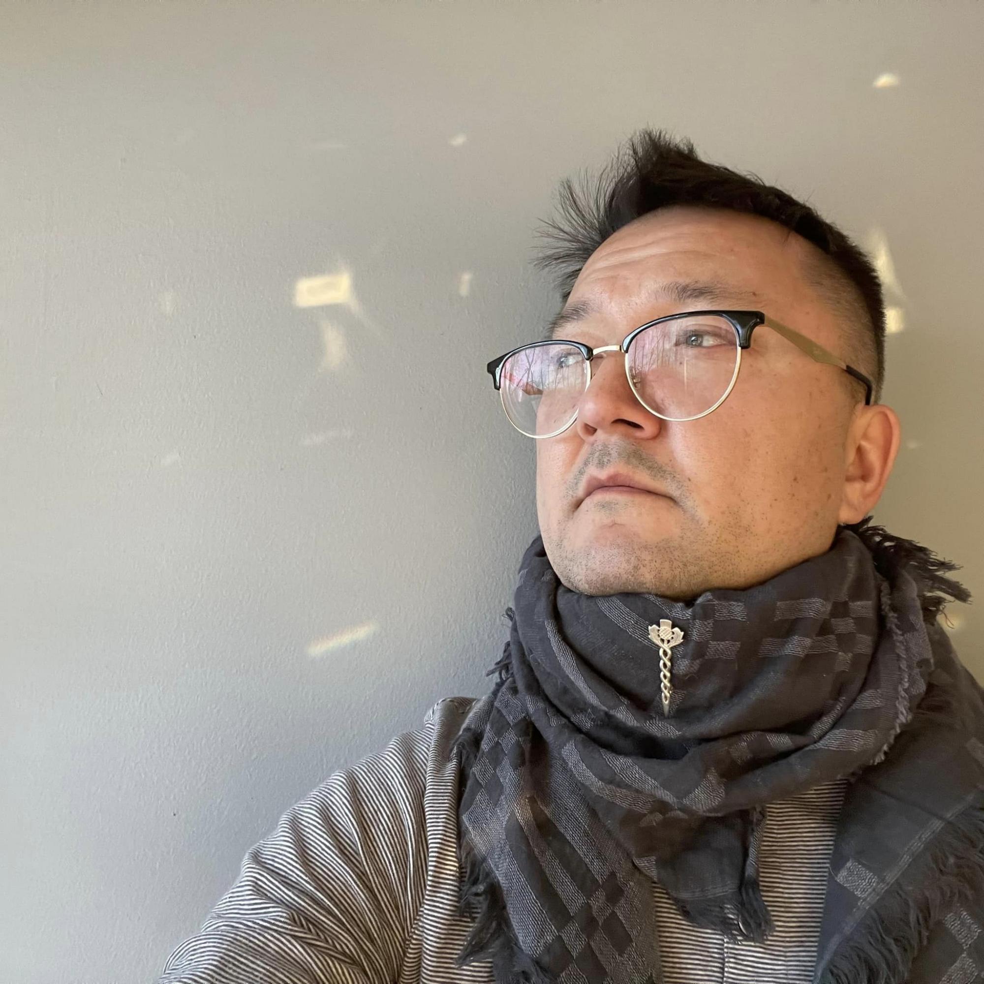 Работал в NASA. Украинского писателя обвинили в фейковой биографии: разгорается скандал