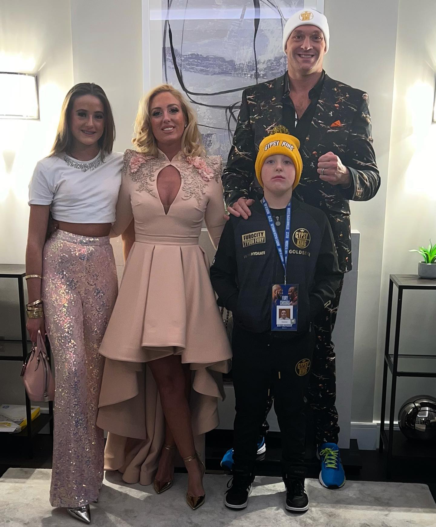 Гламурная Пэрис, мама 7 ангелочков. Как выглядит жена Тайсона Фьюри