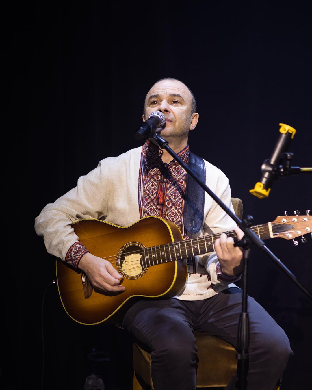 Від Тома Круза до Віктора Павліка: зірки, які були в сектах або досі звідти не вибралися