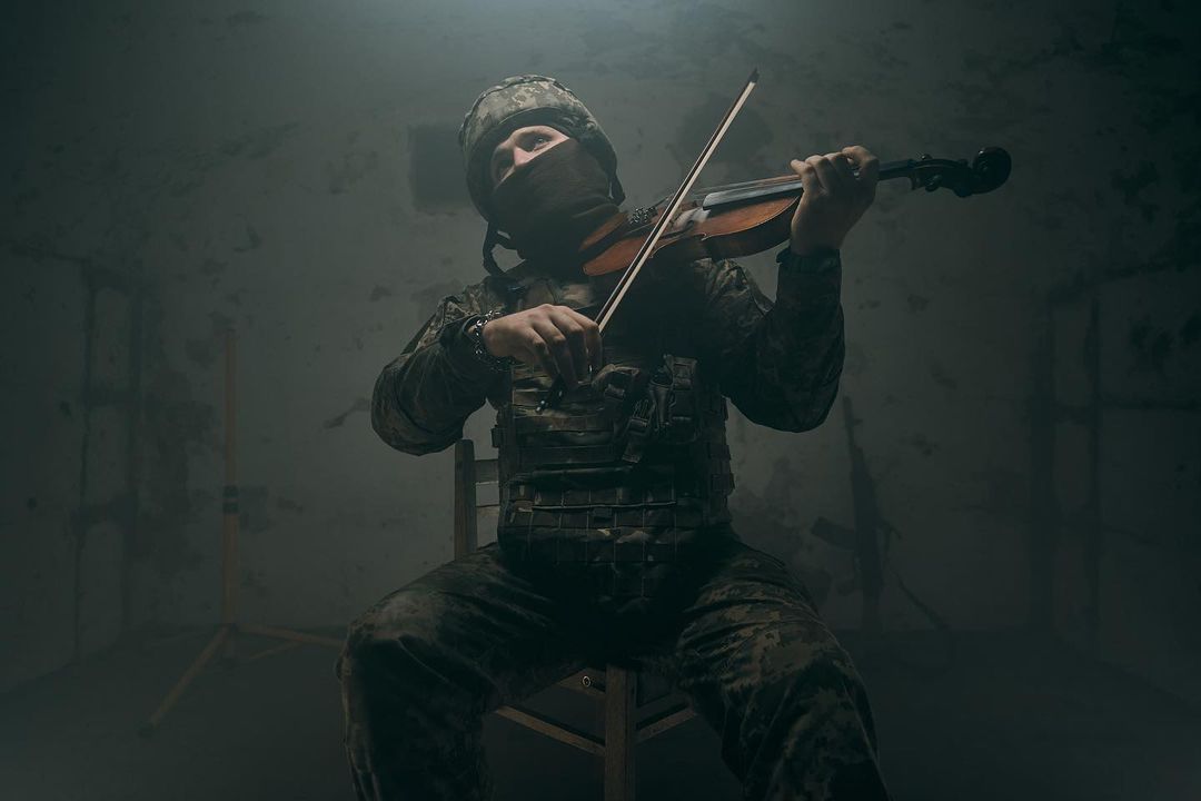 &quot;Люди не хотят видеть войну&quot;: фотографы Либеровы высказались об украинцах