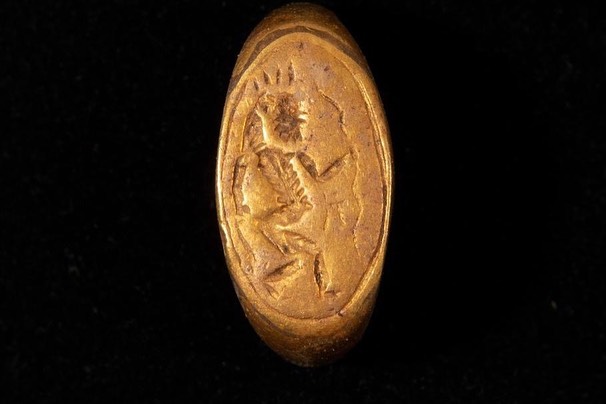 Археологи нашли в Египте золотые украшения, которым более 3500 лет (фото)