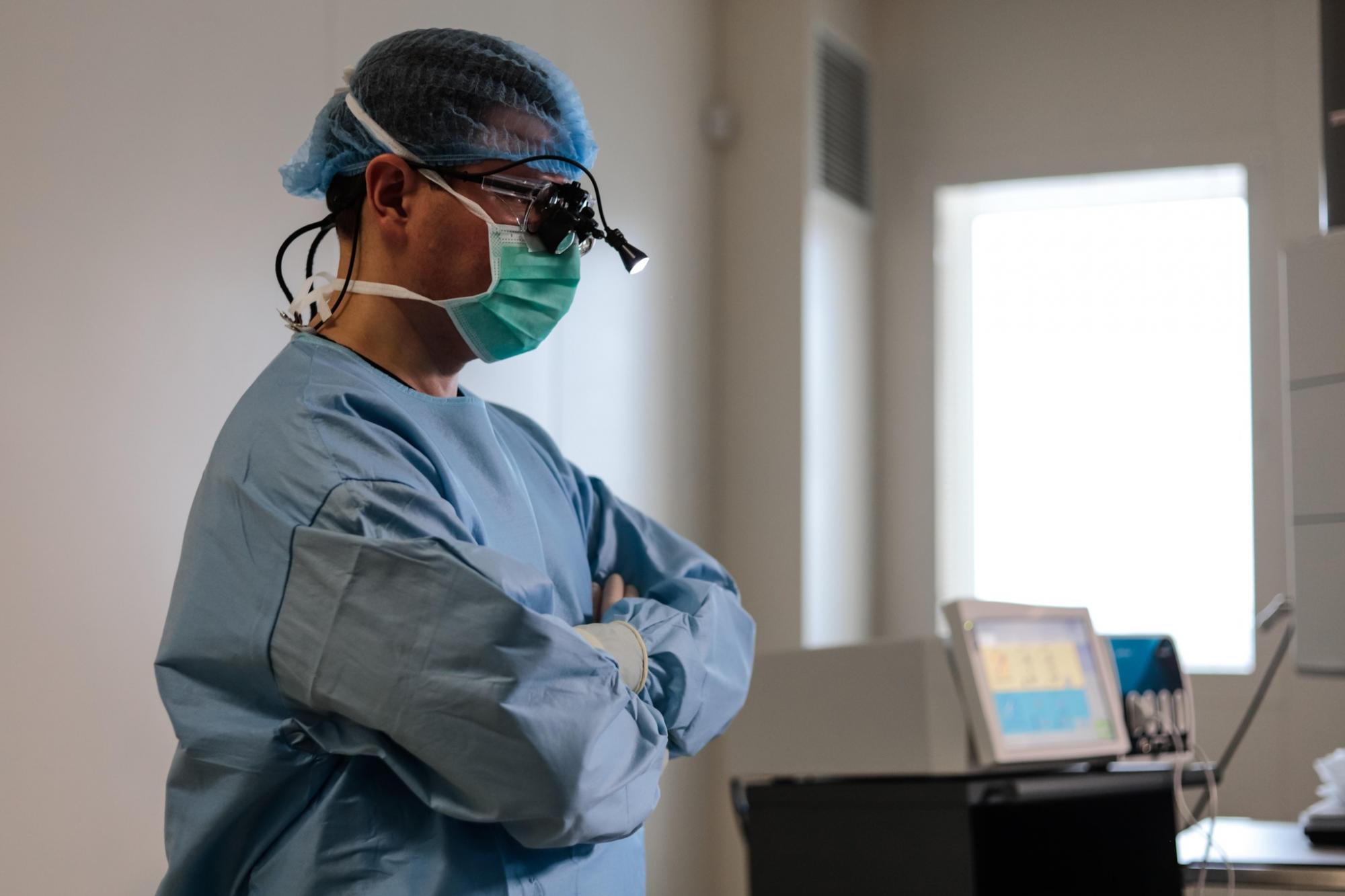 Украинские врачи без света прооперировали женщину с "большим сердцем": как они это сделали