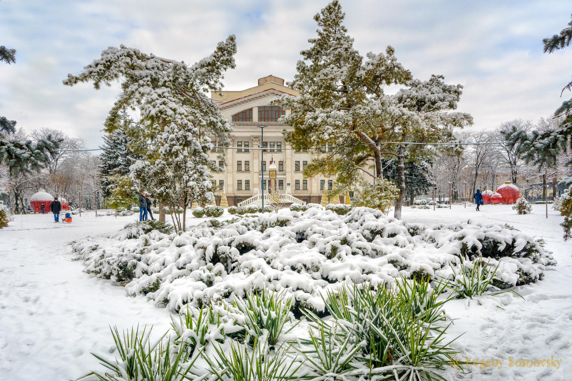Останнє Різдво у Маріуполі: дивіться фото, які були таємно вивезені з блокадного міста