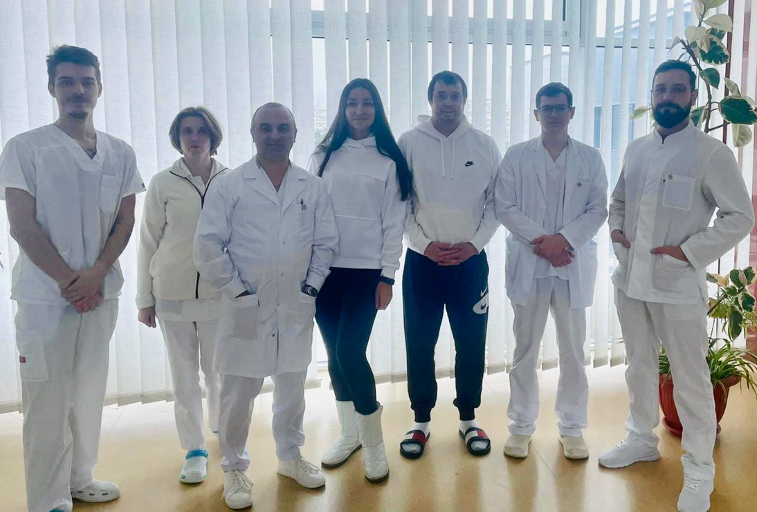 Отсчет шел на дни: украинские врачи чудом спасли мужчину, страдавшего всю жизнь