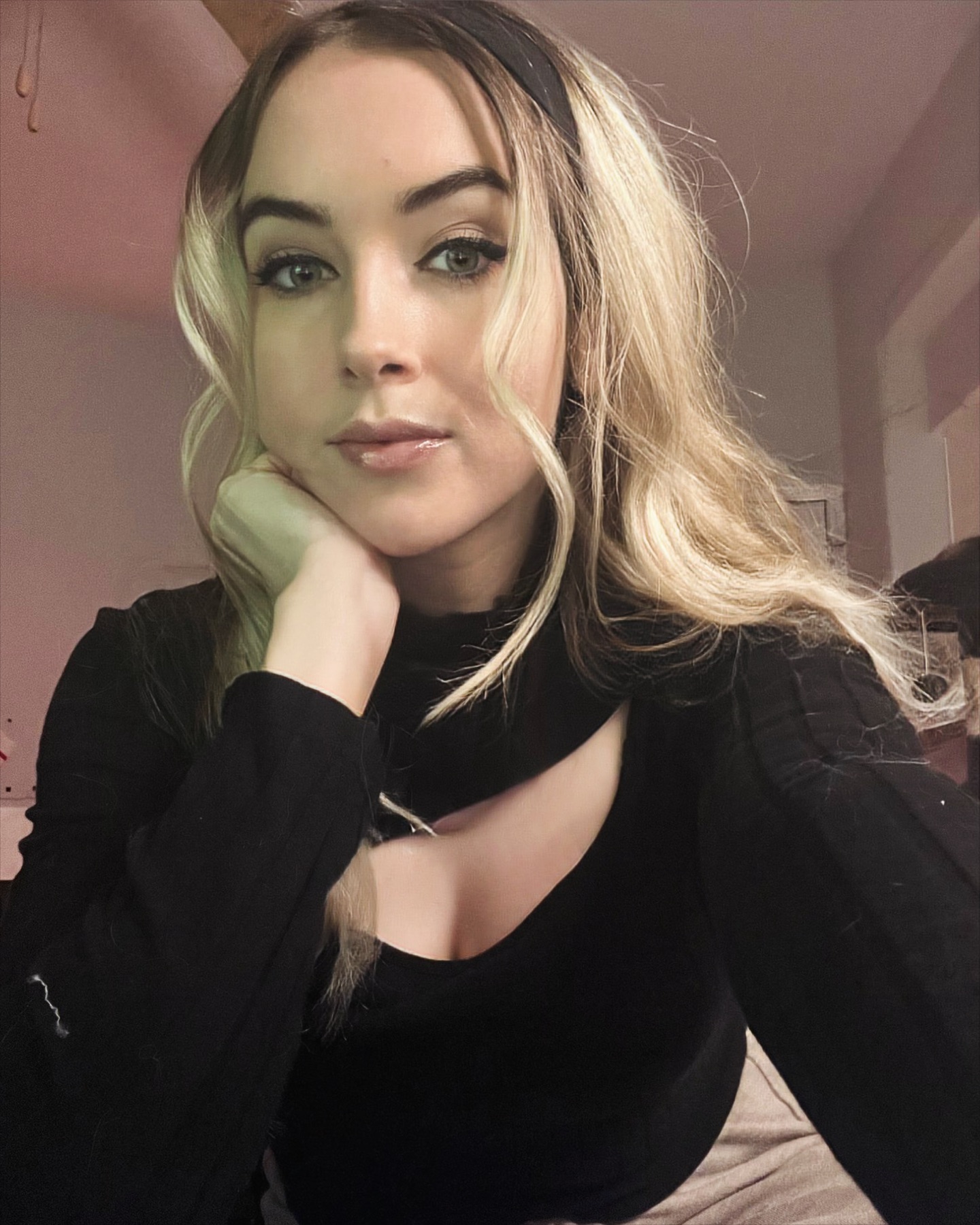 Эта девушка три года транслировала свою жизнь онлайн 24/7: вот как она выглядит сейчас