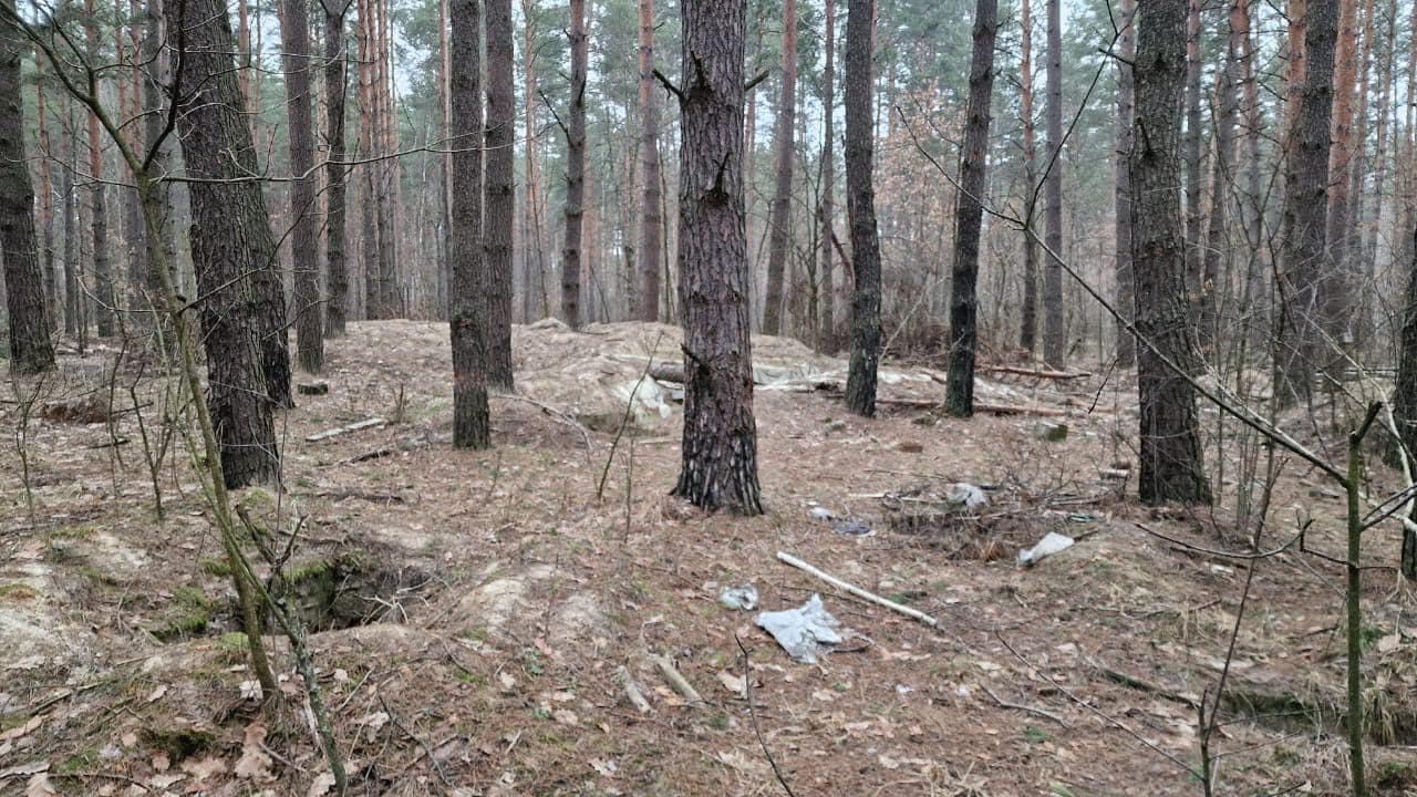 Під Києвом у бліндажі окупантів виявили викрадений ноутбук: як знайшли власника (фото)