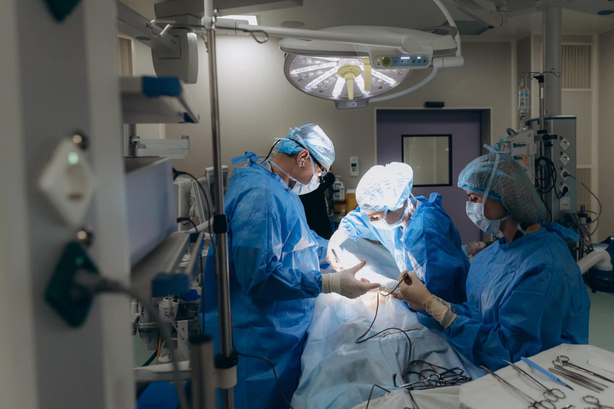 Один случай на 50 тысяч: в Киеве прооперировали мальчика с тяжелейшей патологией