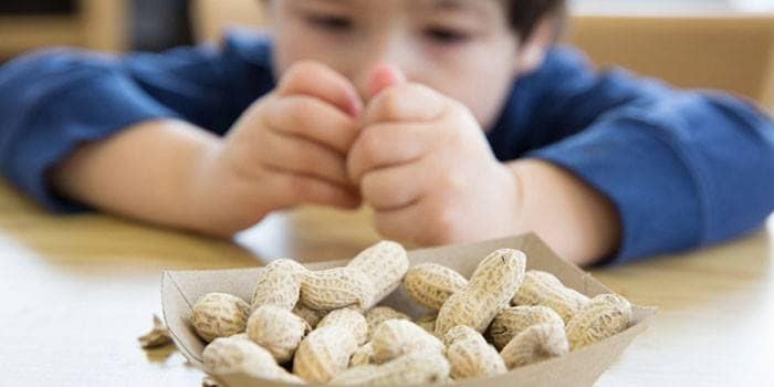 Легкие были забиты арахисом: во Львове врачи чудом спасли малыша