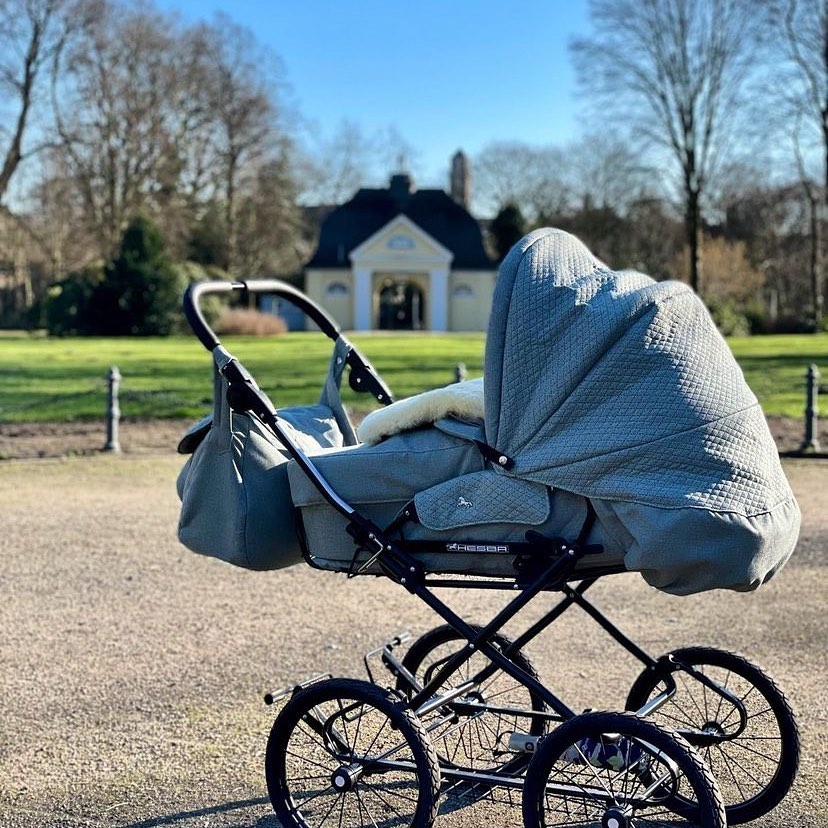 Куртка за 100 тисяч. Скільки коштує &quot;лук&quot;, в якому дружина Усика гуляє з донькою