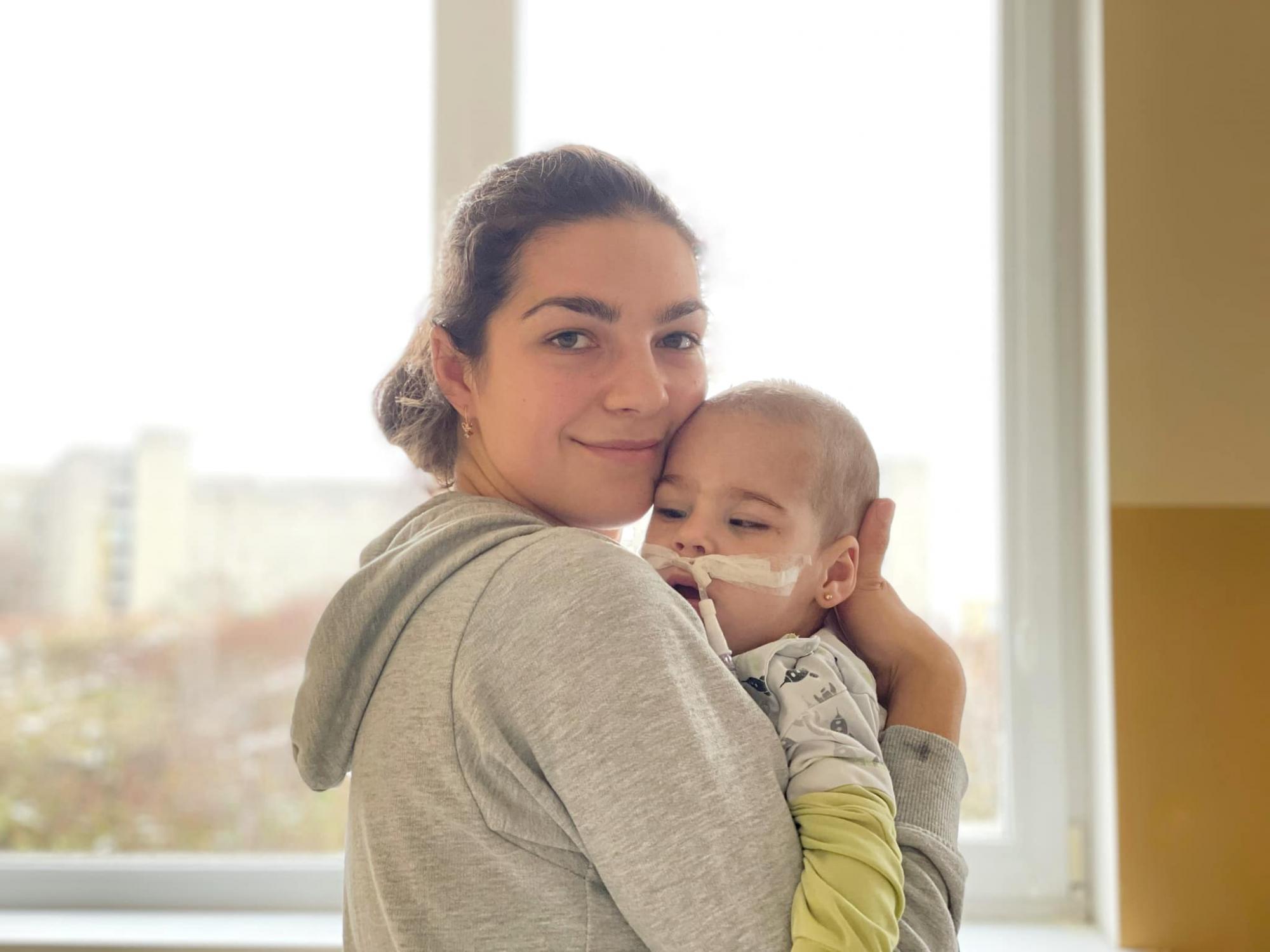 Операция во время обстреле и без света: во Львове в экстремальных условиях спасали ребенку жизнь